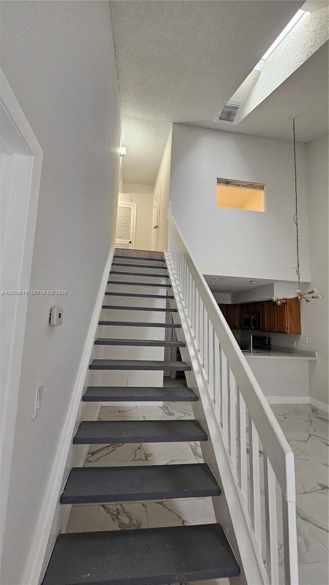 Building Photo - 1953 Players Pl