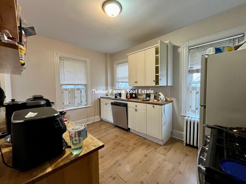 Building Photo - 124 Calumet St