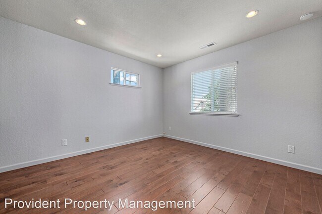 Building Photo - 2 br, 1.5 bath House - 127 N. 9th Street