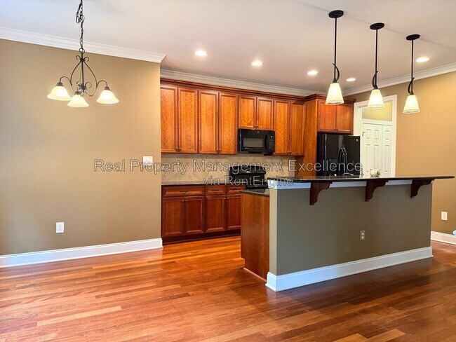 Building Photo - 616 Lake Artesia Ln