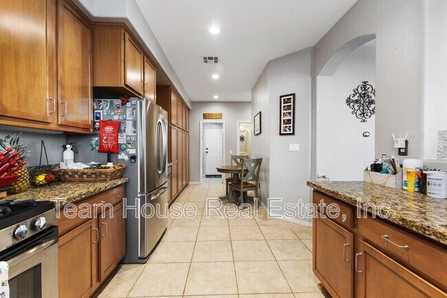 Building Photo - 23919 Brescia Dr