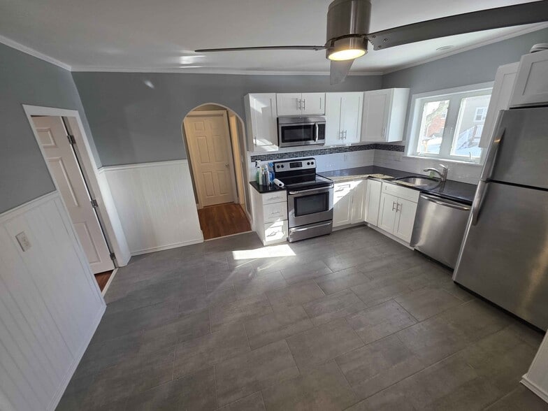 Building Photo - 14 Seagirt Ave