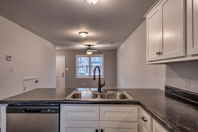 Building Photo - 100 Commerce St