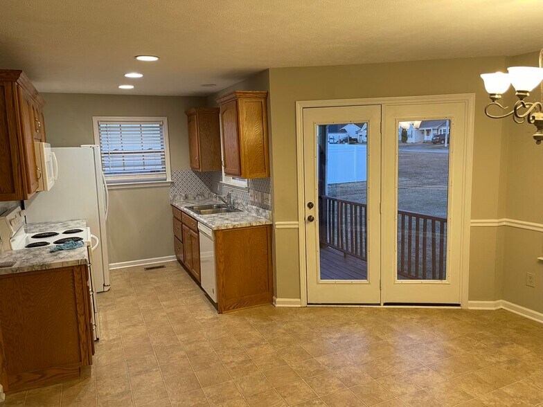 Building Photo - 1604 Baucom Dr