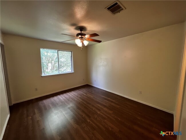 Building Photo - 125 Cedargrove