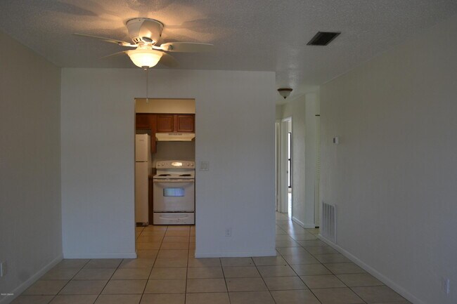 Building Photo - 309 Oakridge Blvd