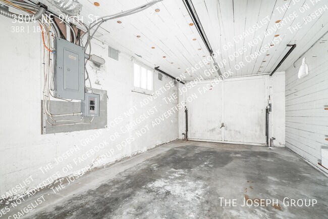 Building Photo - 3804 NE 94th St