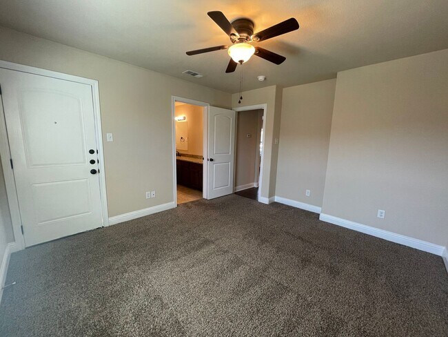 Building Photo - Classically Styled 3/2 In Wonderful Weathe...