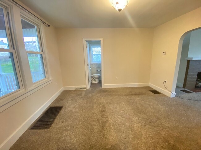 Building Photo - 104 Jepson Ave