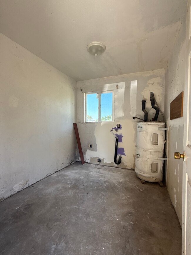 Building Photo - 9001-9005 Stacey Ct