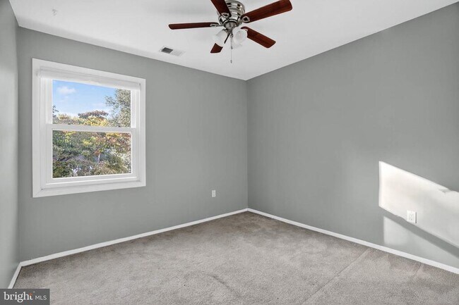 Building Photo - 1694 Forest Hill Ct