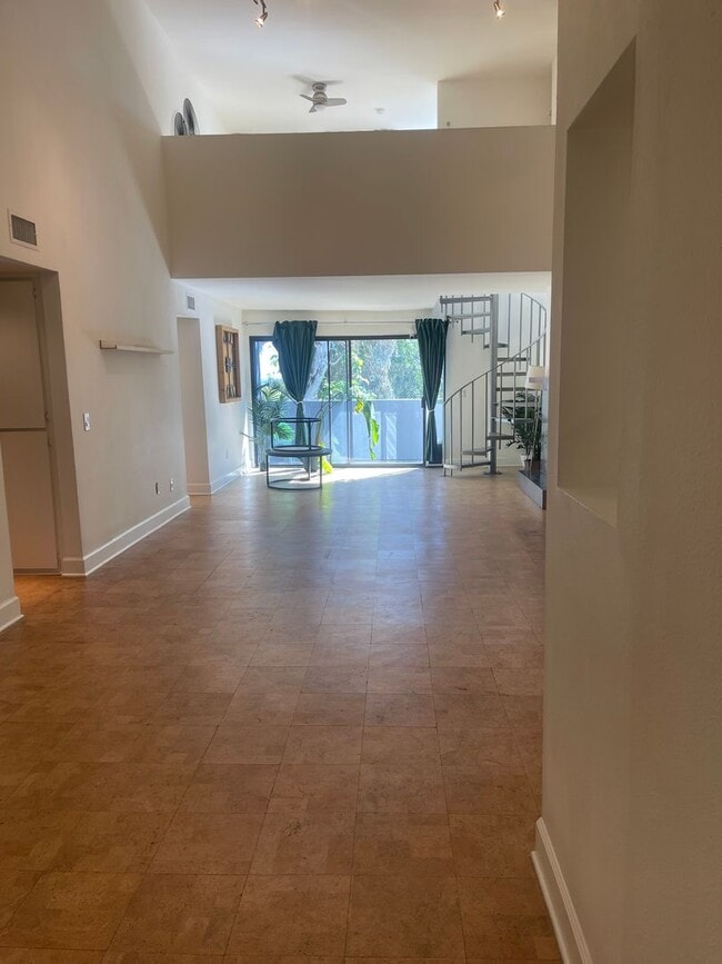 Building Photo - Hollywood Luxury 2 Bed Condo!