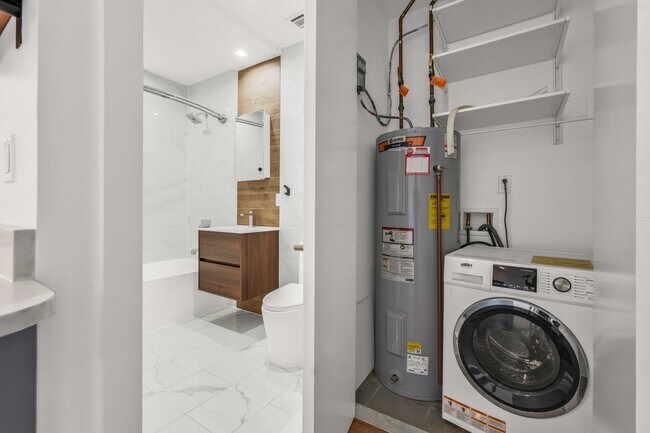 Building Photo - 627 DeKalb Ave