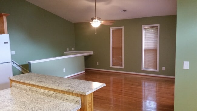 Building Photo - 506 Laura Ln