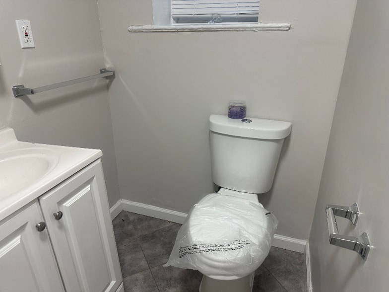 Building Photo - 9 Bentley Ave