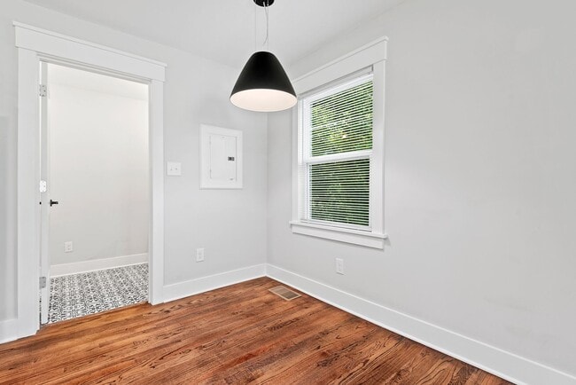 Building Photo - 2 Bedroom Ranch Style Home close to Downtown Raleigh