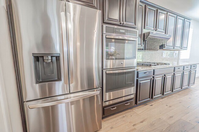 Building Photo - Beautiful 4-Bedroom Home with Solar and EV Charger in West Hills, Valencia!
