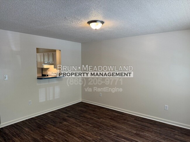 Building Photo - 5622 Boxwood Garden Way