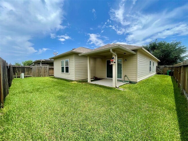 Building Photo - 10803 Woodwind Shadows Dr