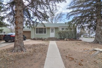 Building Photo - 1502 E Steele St