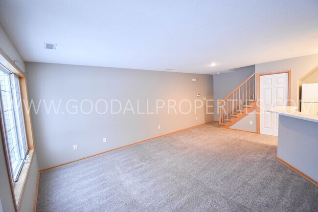 Building Photo - Beautiful 2 bedroom, 2 bath Town house in West Des Moines with 1-car attached garage