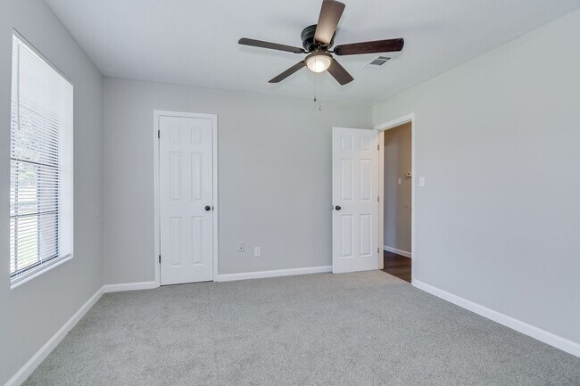 Building Photo - Excellent Newly Renovated Home!