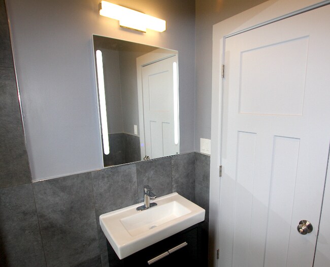 Building Photo - 4422 Maxwell St