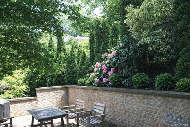 Building Photo - 45-44 Browvale Ln