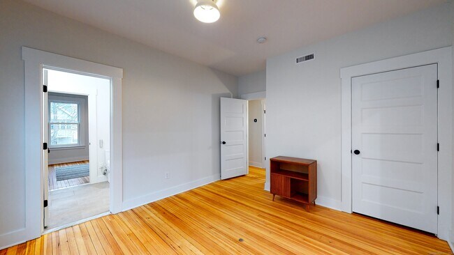 Building Photo - 276 Willow St