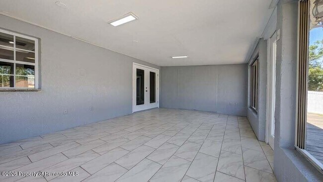 Building Photo - 122 Galiano Ct