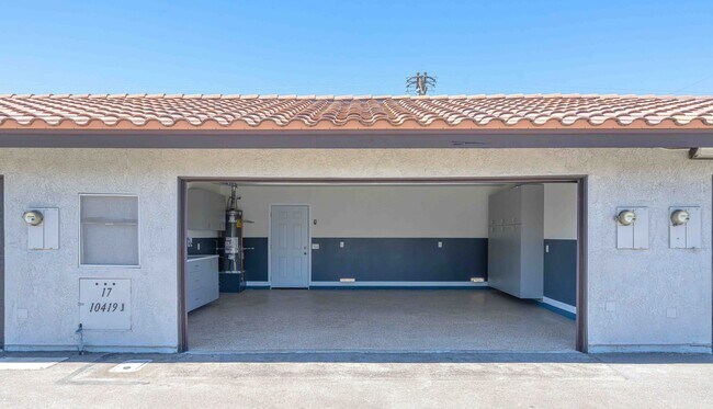 Building Photo - 10419 Hayford St
