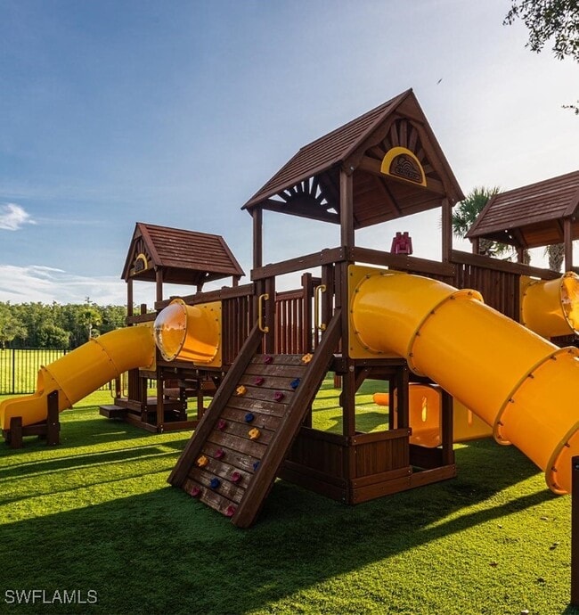 Building Photo - 10419 Carolina Willow Dr