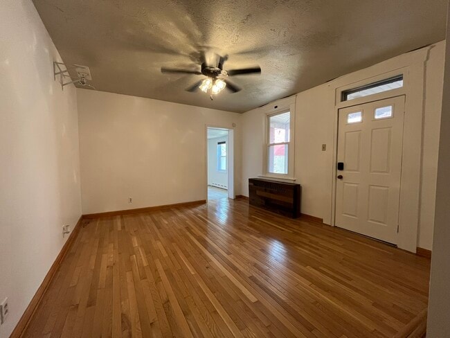 Building Photo - 237 E Walnut St