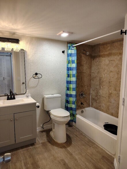 Building Photo - 194 Santa Clara Dr