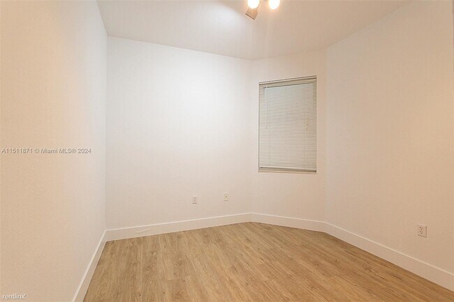 Building Photo - 3 br, 2.5 bath House - 11202 NW 83rd St Ap...