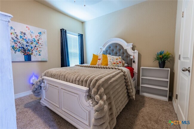 Building Photo - 1722 Village Springs