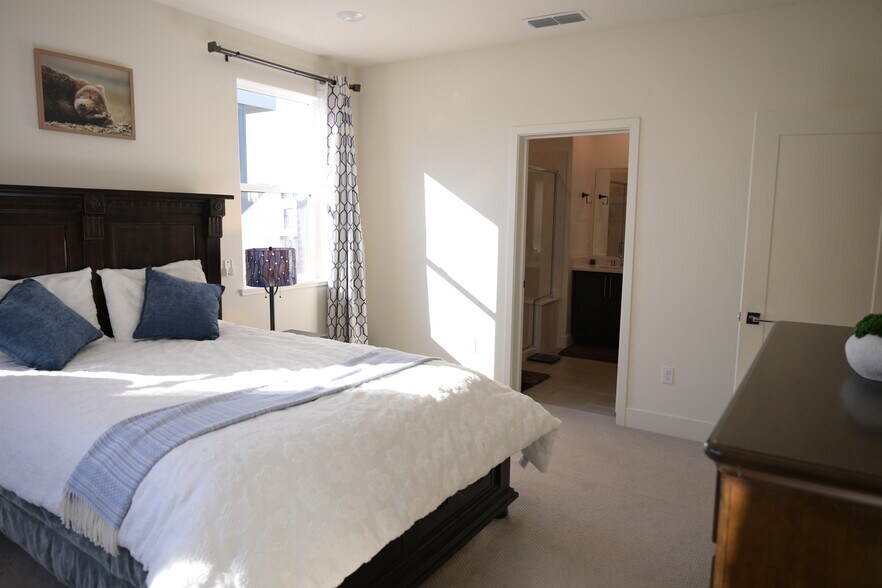 master bedroom - 45139 Challenge Cmn