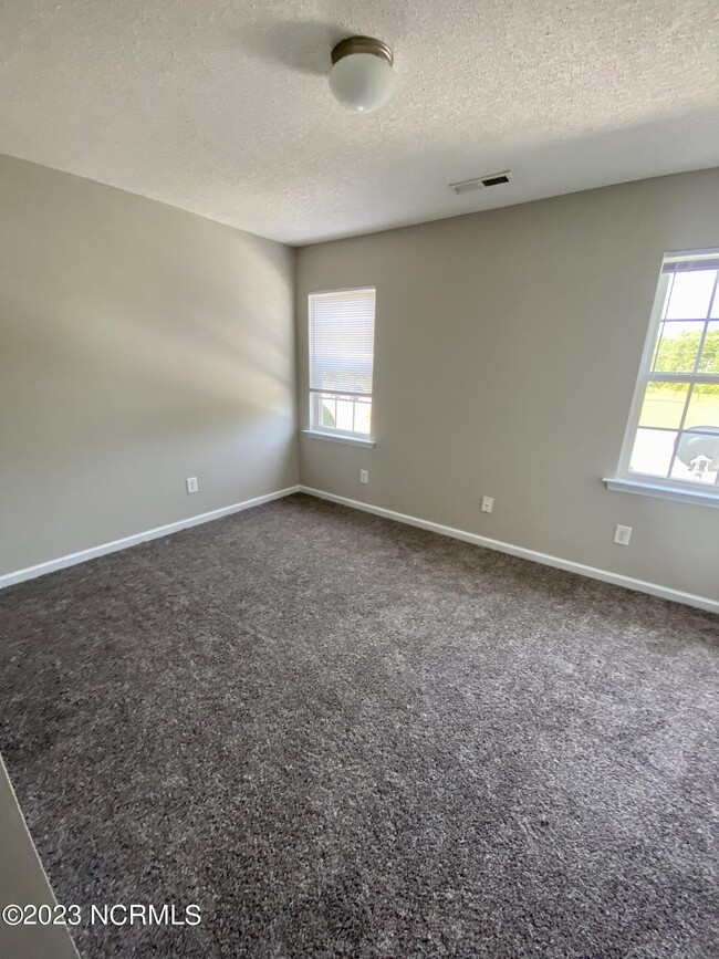 Building Photo - 6009 Grandeur Ave
