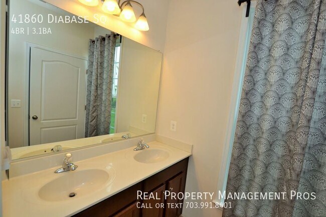 Building Photo - 41860 Diabase Square