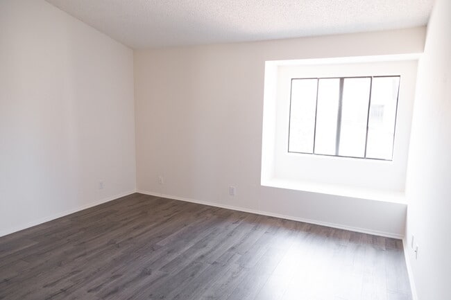 Building Photo - 215 Blackfoot Ln