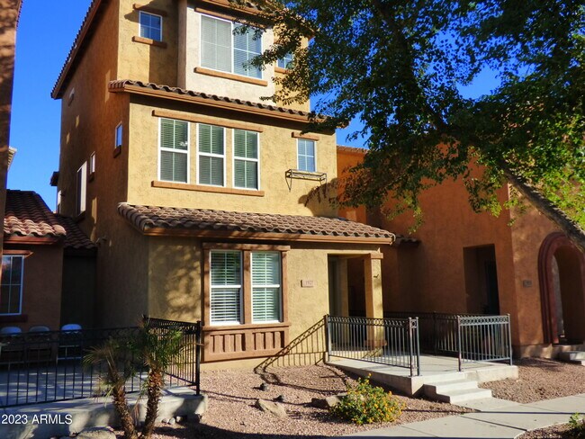 Primary Photo - 1927 N 78th Dr