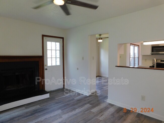 Building Photo - 1461 Thamesford Dr