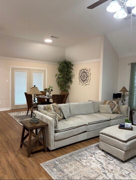 Building Photo - 3818 Treasure Island Dr