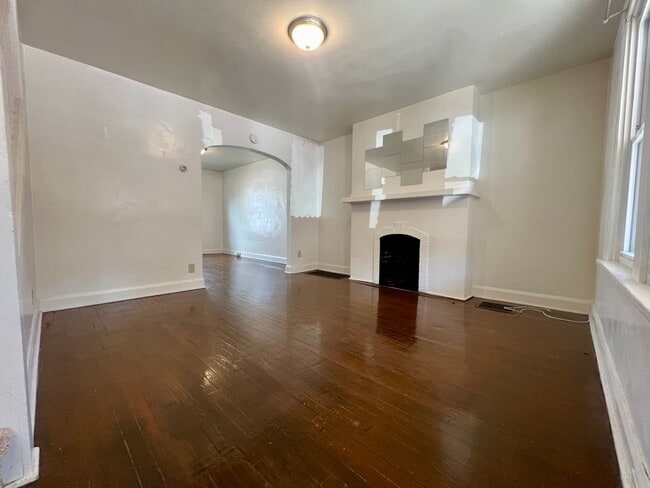 Building Photo - Beautiful 2BR Duplex in a Great Oakland Location! Call Today to Schedule a Tour!