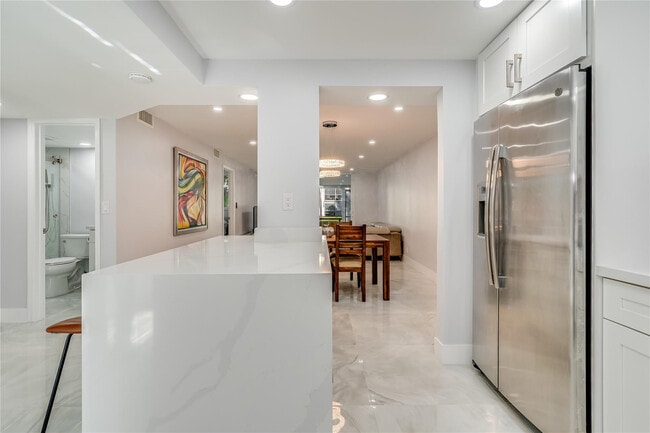 Building Photo - 9523 S Hollybrook Lake Dr