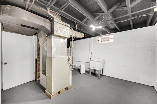 Building Photo - 735 Porter St