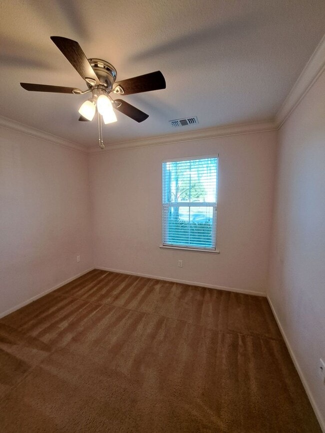 Building Photo - Move in Special: $500 Off the 1st Month's Rent – Stunning and Spacious Home – Don't Miss This!