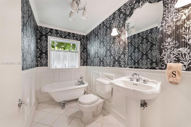 Building Photo - 11000 SW 25th St