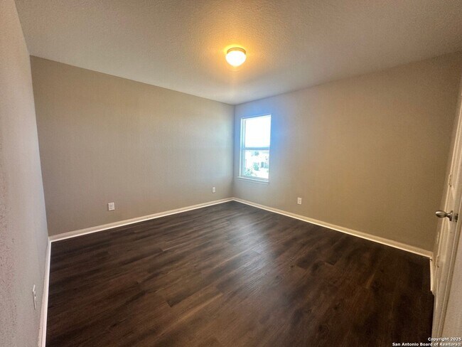 Building Photo - Move in Ready home in Foster Meadows For R...