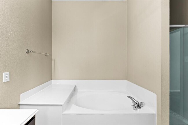 Building Photo - 208 Pecanwood S